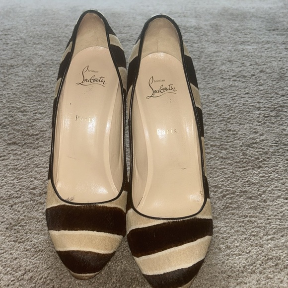 Christian Louboutin - Picture 7 of 9